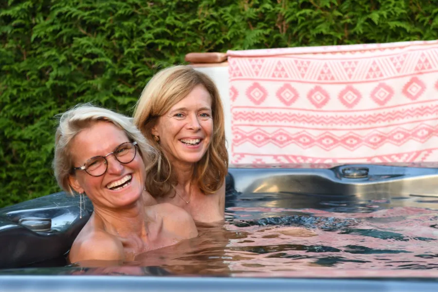 Naturisten huisje Nederland met jacuzzi Ooievaar 4